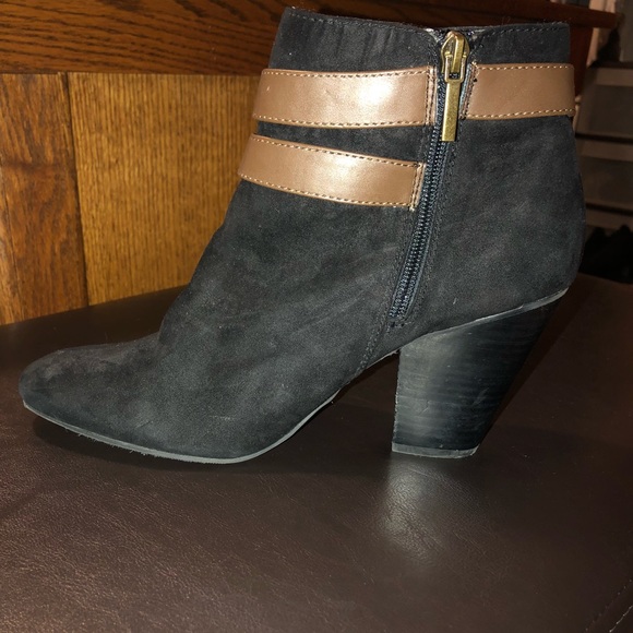 Gently worn black booties - Picture 1 of 4